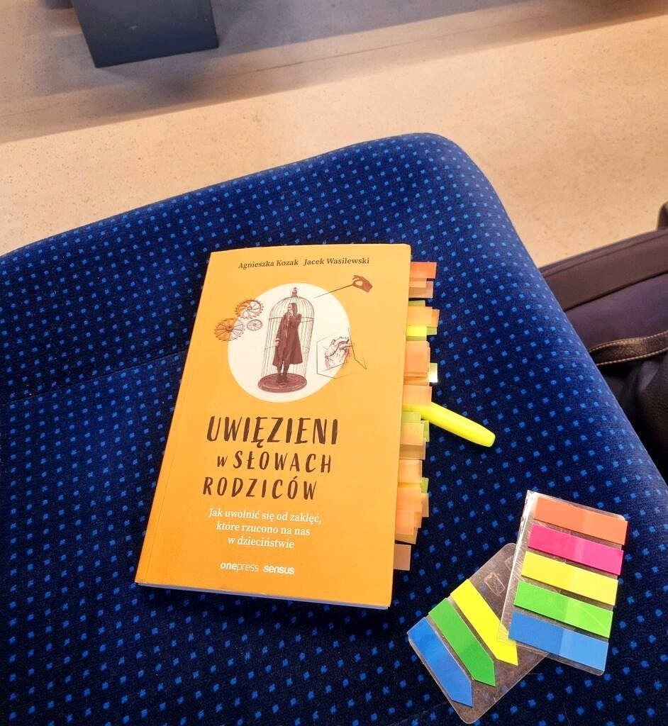 książka uwięzieni w słowach rodziców